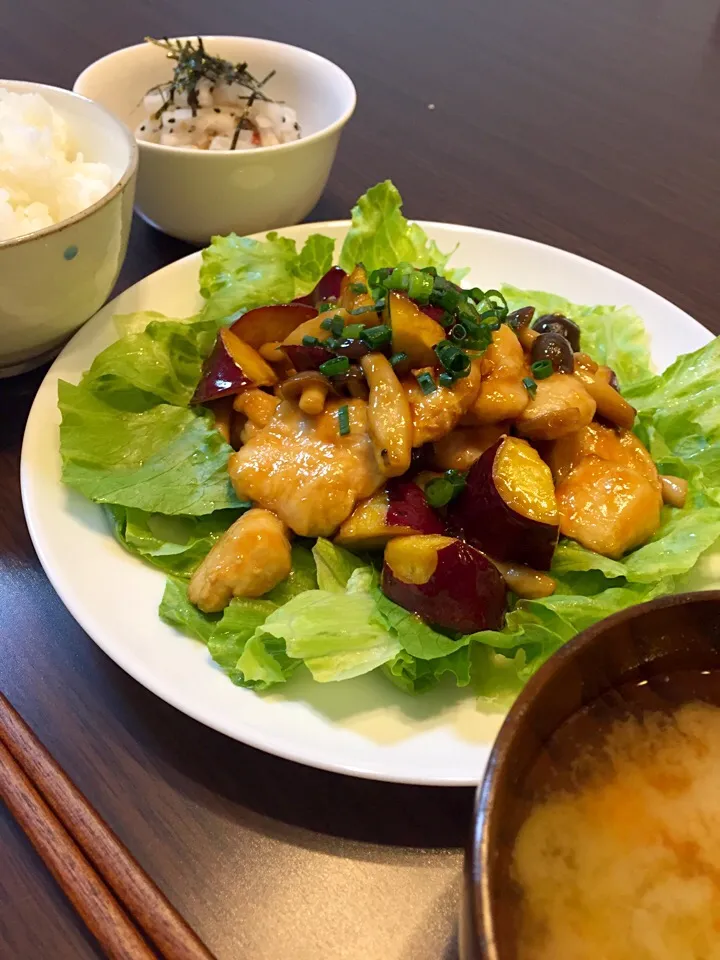 鶏とさつまいもの甘辛炒めの晩ご飯|mikaさん