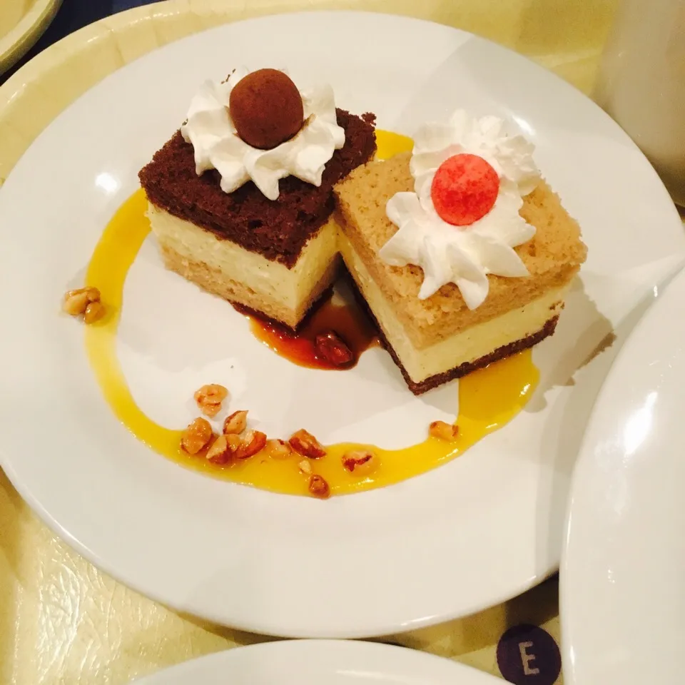 Snapdishの料理写真:チップとデールのケーキ|みぃさん