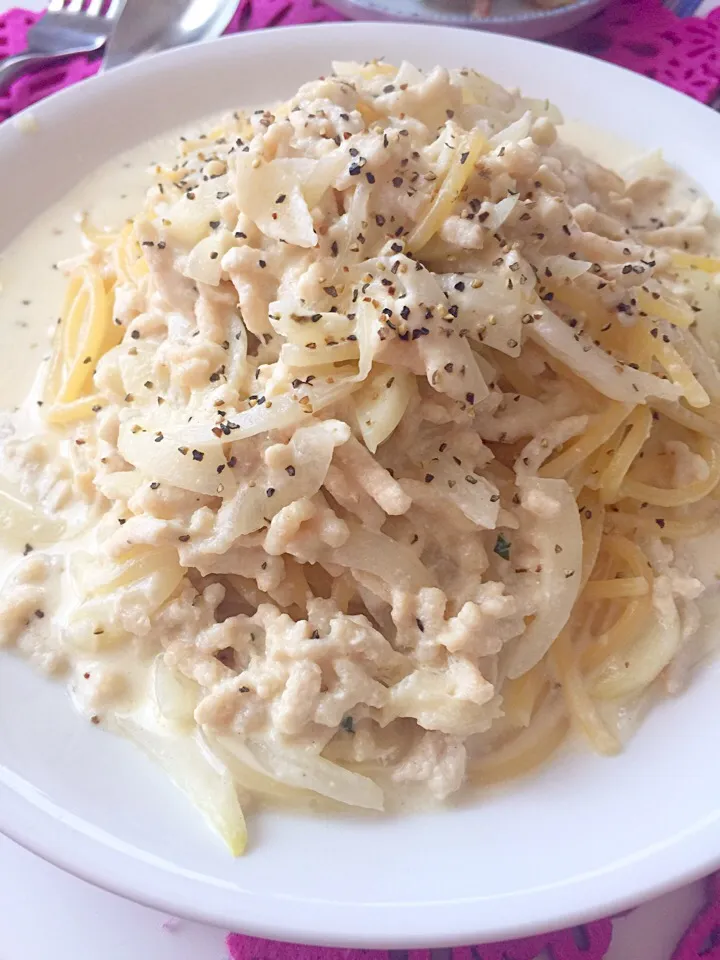 ひき肉とチーズクリームパスタ🍝|えりちゃんさん