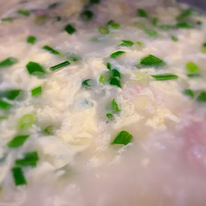 Egg dropped porridge with slice pork and Ginger! Good for cold!|Allissa Zhaoさん