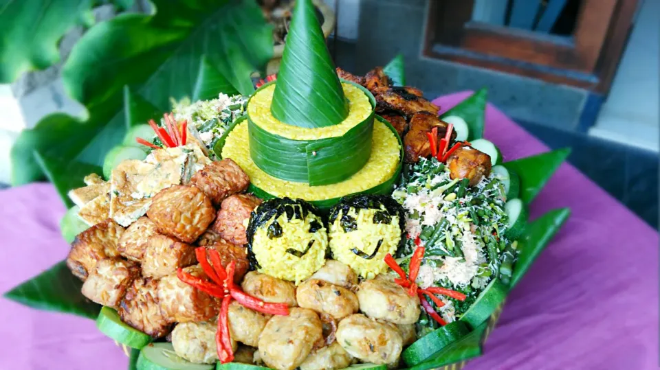 Snapdishの料理写真:Nasi Tumpeng by bikinankoe.com @xewinxewin|Xewin Advanceさん