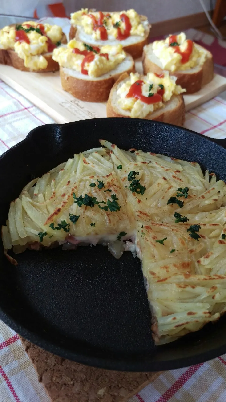 日曜日の朝食🍴
スキレットでガレット🎵|とことこさん