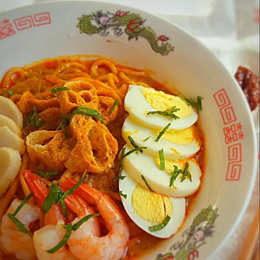 Snapdishの料理写真:#sundaybreakfastathome #laksa #homecooked #homegrownlaksaleaves|Chua Jeanさん