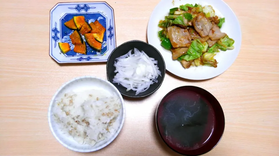 5月13日　回鍋肉　玉ねぎサラダ　かぼちゃのグリル　わかめスープ|いもこ。さん