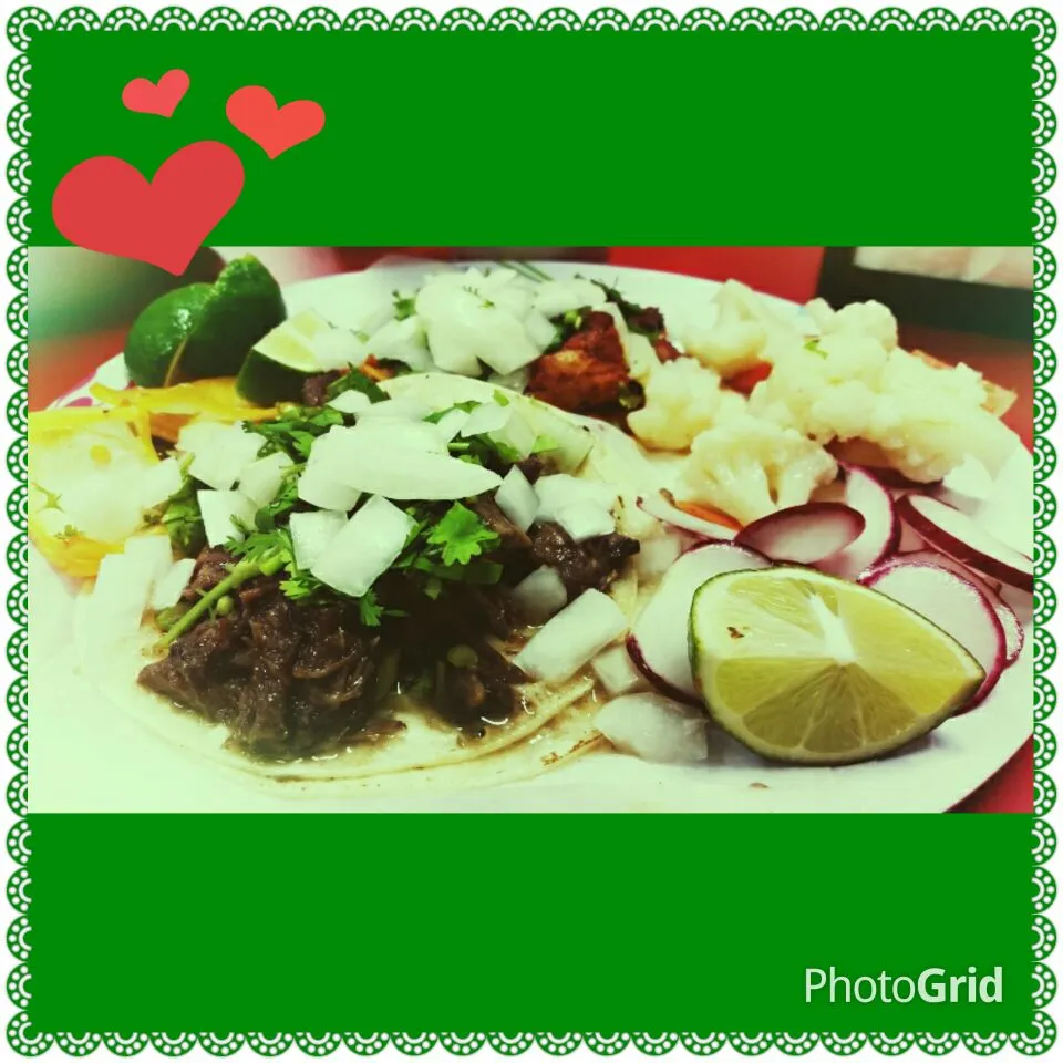 Snapdishの料理写真:Yummy tacos for Saturday lunch!  Life is good...|Jihollandさん