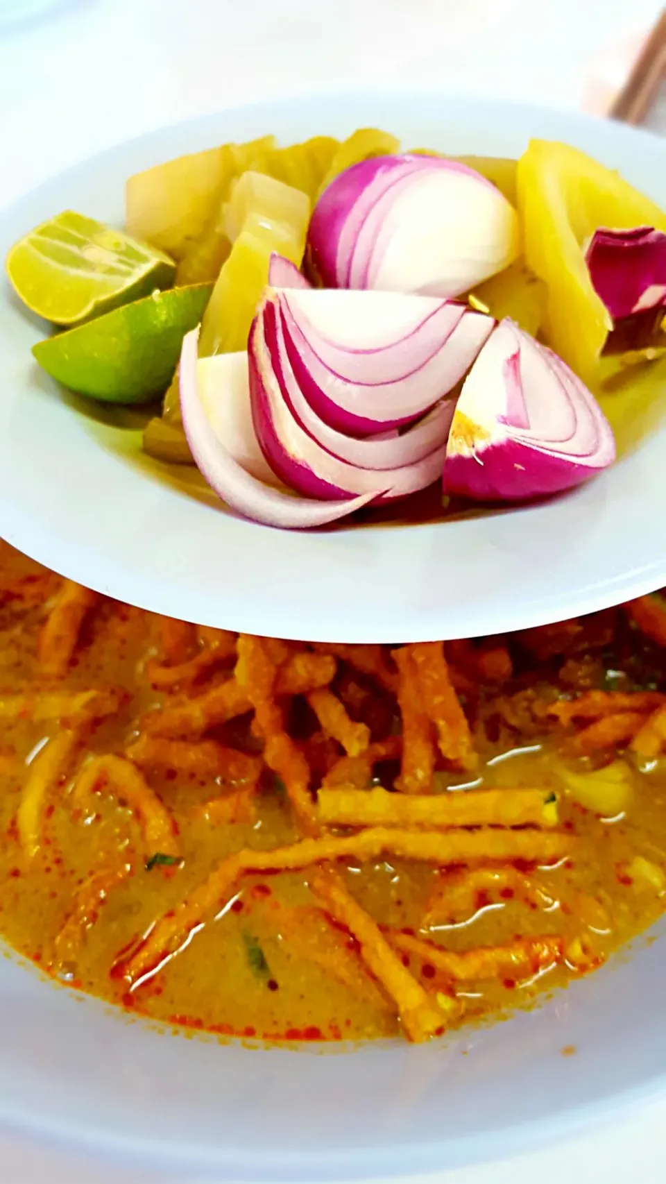 มาถึงเชียงใหม่ต้อง "ข้าวซอย" (Khao soi)
noodles in soup cooked after the manner of the people of north Thailand...🇹🇭
คนกรุงเทพชอบมาร้านนี้อ่ะ @ร้านเสมอใจ|🌴Papa Naughty...(new id)🍹さん