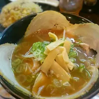 Snapdishの料理写真:たまりチャーシュー麺 ニンニクチャーハンセット|平原知宏さん