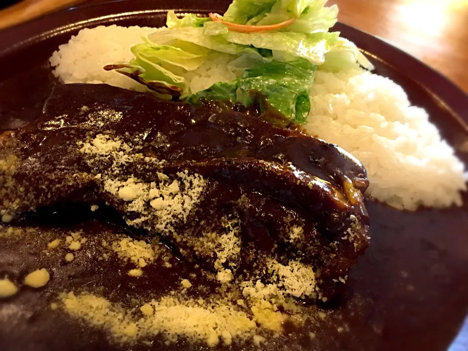 Snapdishの料理写真:念願の珊瑚礁、3枚肉の煮込みカレー！！ 珊瑚礁本店@七里ヶ浜|もっつぁさん