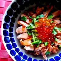 Snapdishの料理写真:美肌！アボ鮭丼🍜