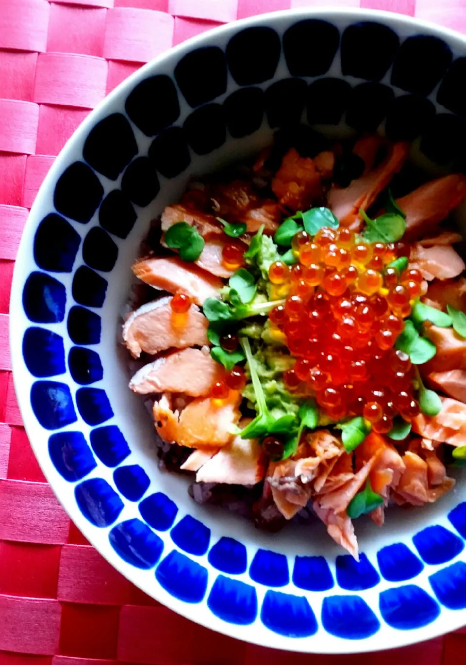 美肌！アボ鮭丼🍜|hiroyukiさん