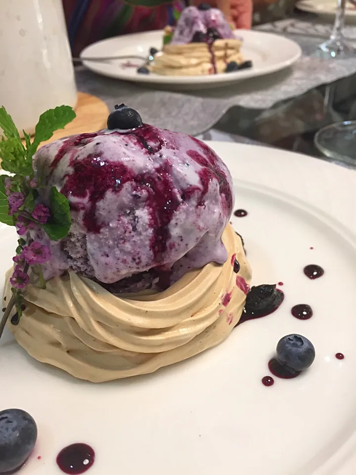 Mini Pavlova with blueberry ice-cream🇺🇦|aястасияさん