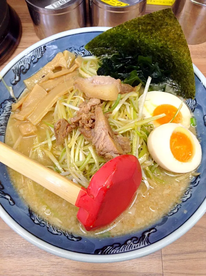 Snapdishの料理写真:ダブルネギ味噌ラーメン+味玉@らーめん 正直もん（東大宮）|Kazuya Miyukiさん