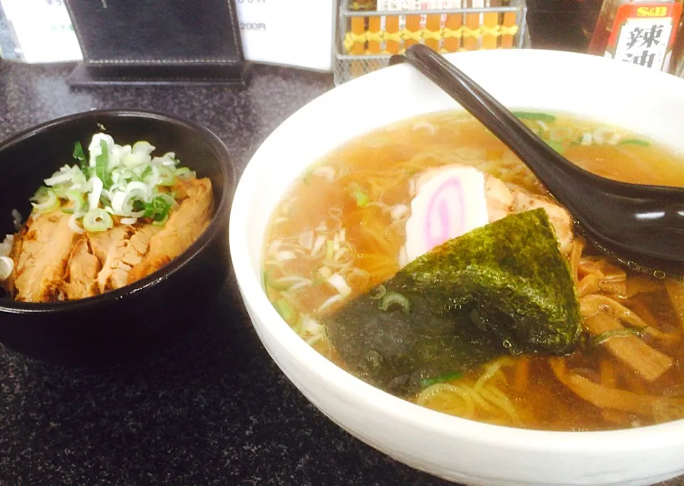 ラーメン、ミニチャーシュー丼 @国界|もるとカッツォさん