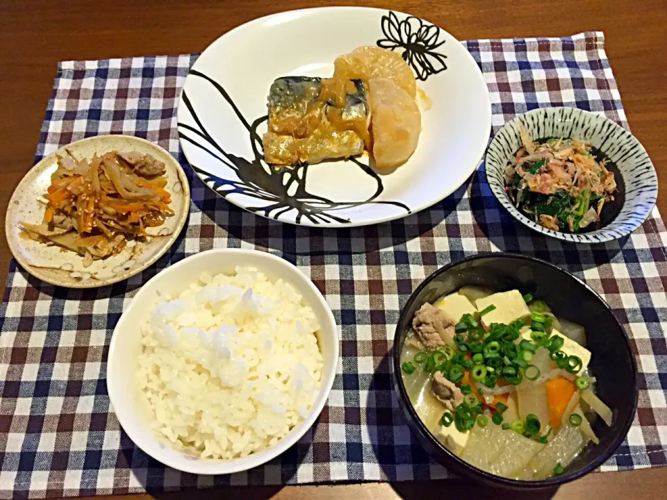 作り置きごはーん♡鯖味噌大根、きんぴらごぼう、ほうれん草のおひたし、豚汁、白ご飯(オクノ作、タロウ盛り付け)|未来さん