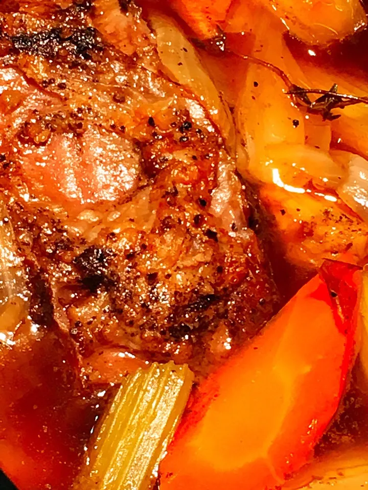 Snapdishの料理写真:Slow cooking short ribs.|ted mantasさん