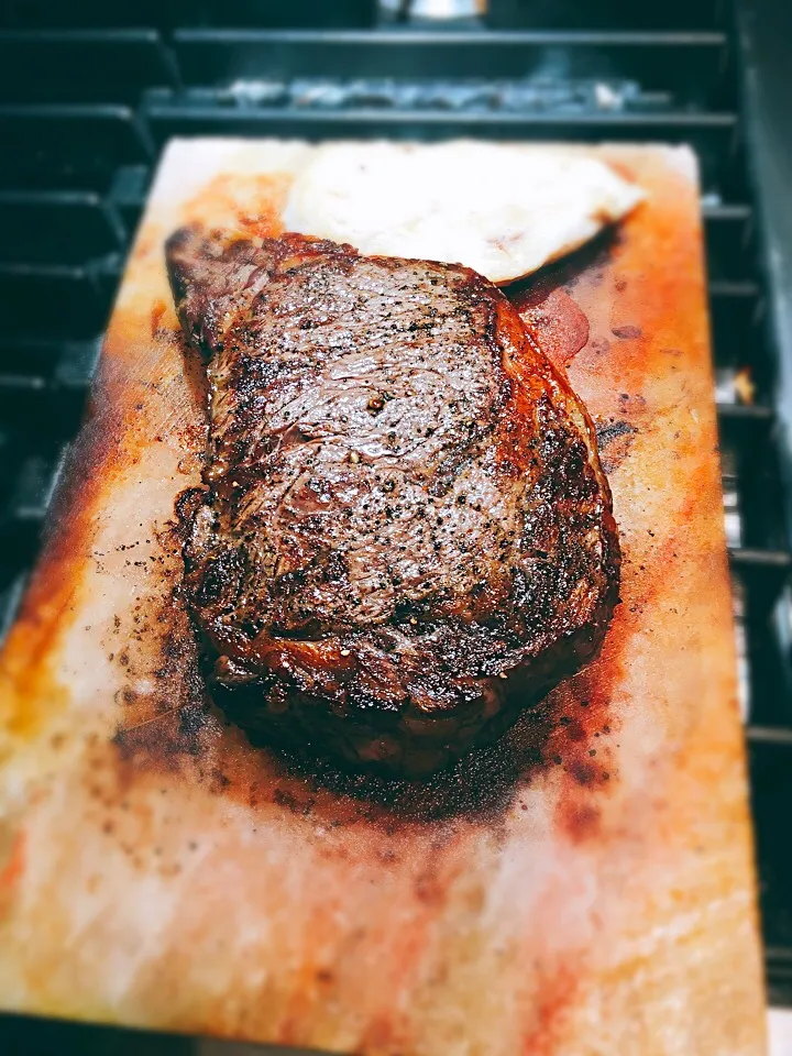 Boneless Ribeye cooked on salt block. What a flavor it adds.|ted mantasさん