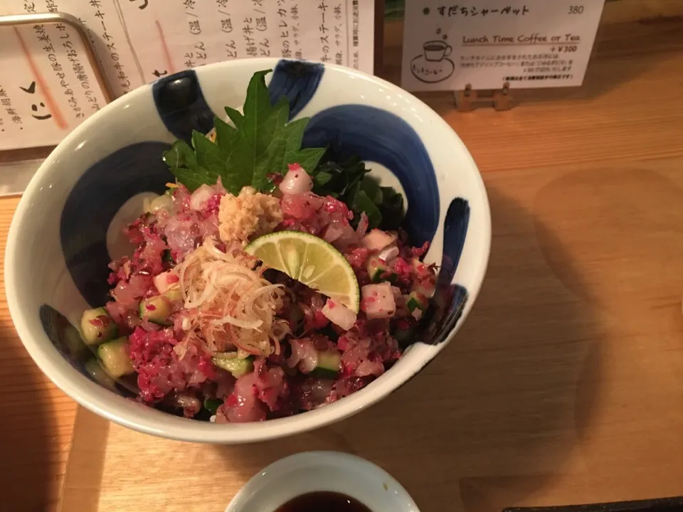 あじ彩丼|あんぱんさん