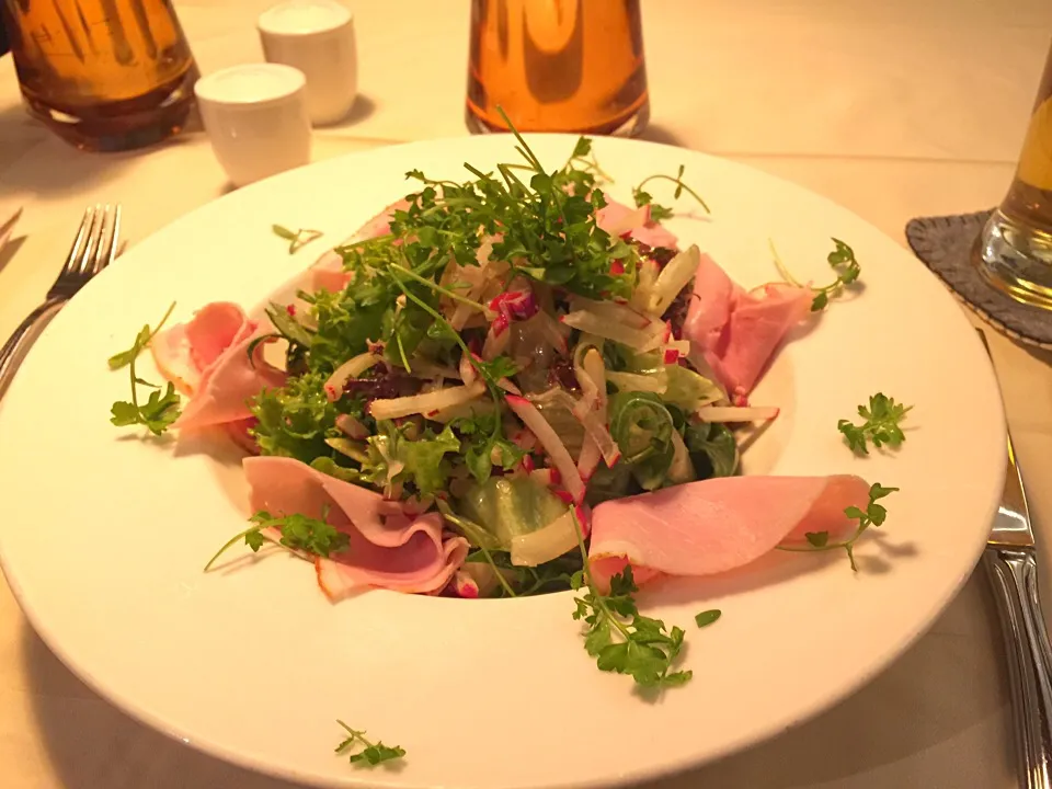 Mixed seasonal salads with green and white asparagus, radish, Tyrolean ham and wild garlic vinaigrette|Yoku kuu kyaku daさん