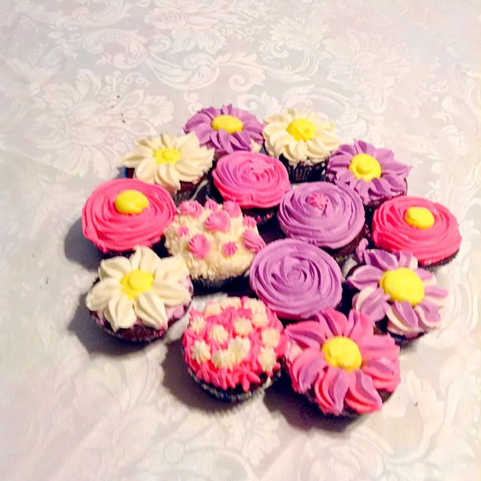 Flowers  cupcakes|John Baker Greskiewiczさん