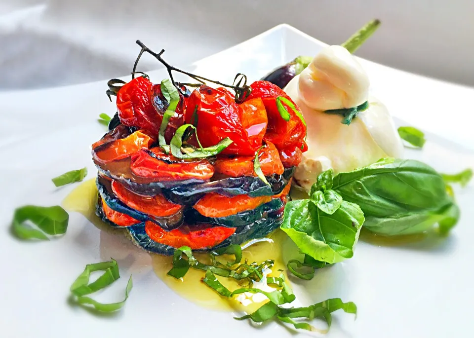 Oven-roasted Tomatoes & Aubergines with Burrata Cheese|laura giardinaさん