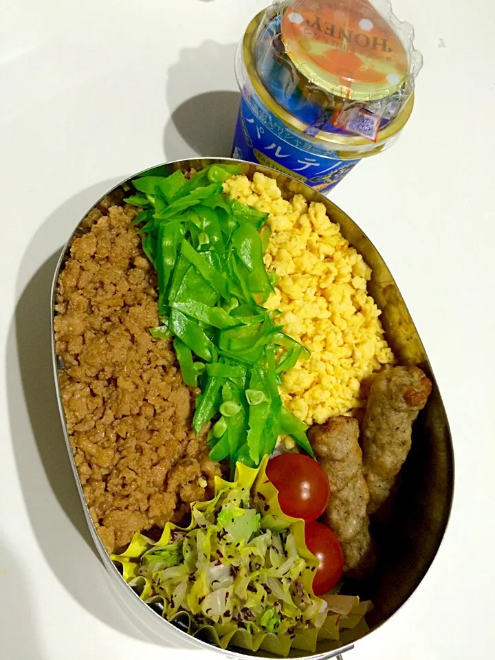 そぼろ三色丼
ポークソーセージ
キャベツのゆかり和え
プチトマト

パルテノヨーグルト
ミニカップゼリー(画像なし)|Juneさん