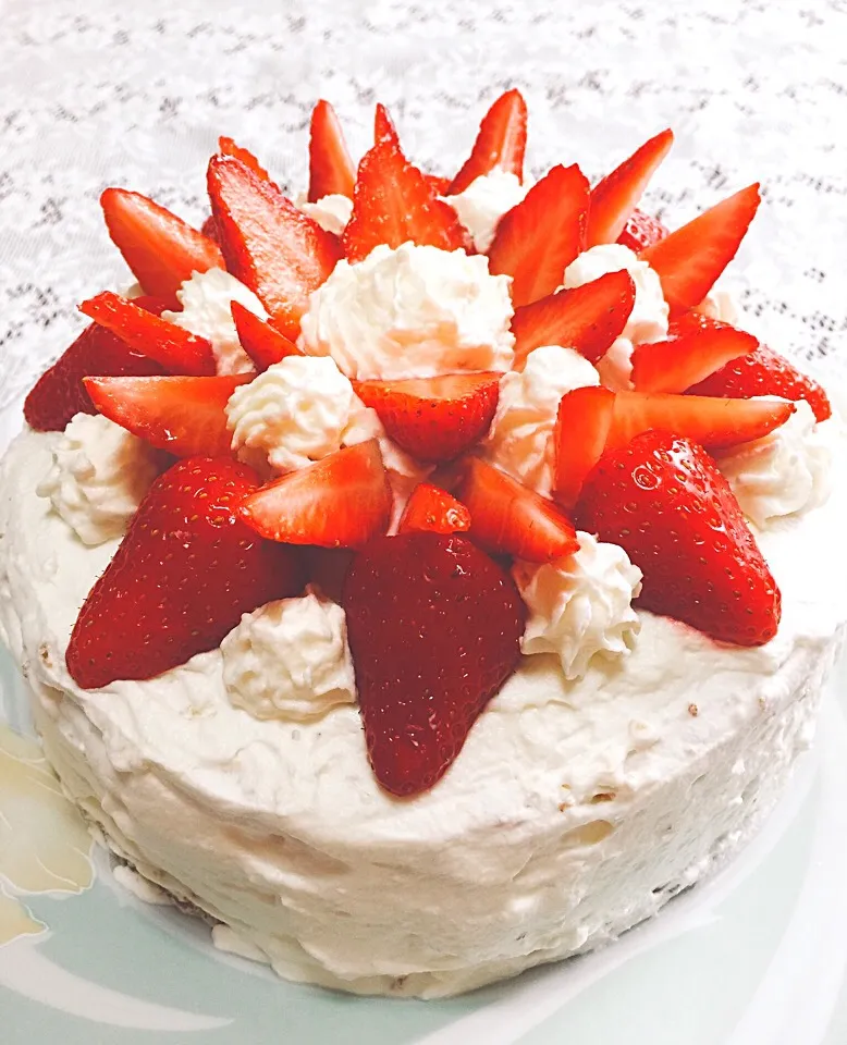 Snapdishの料理写真:birthday cake🍓クリームが少し緩かった(^_^;)|swanさん