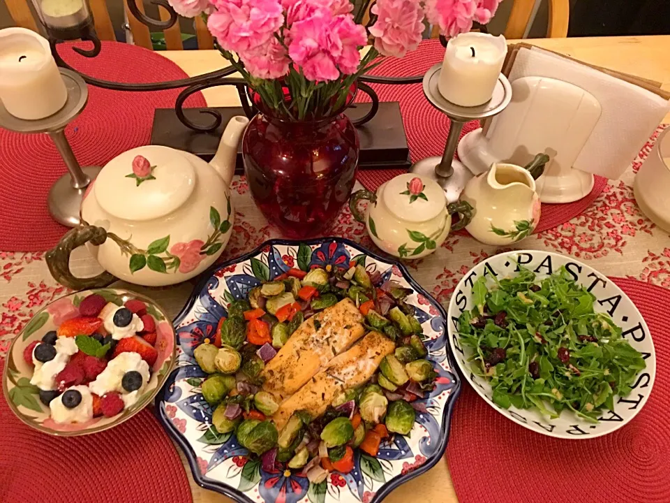 Simple dinner... Baked salmon, roasted veggies, and arugula cranberries salad with homemade lemondijon vinaigrette|🌺IAnneさん