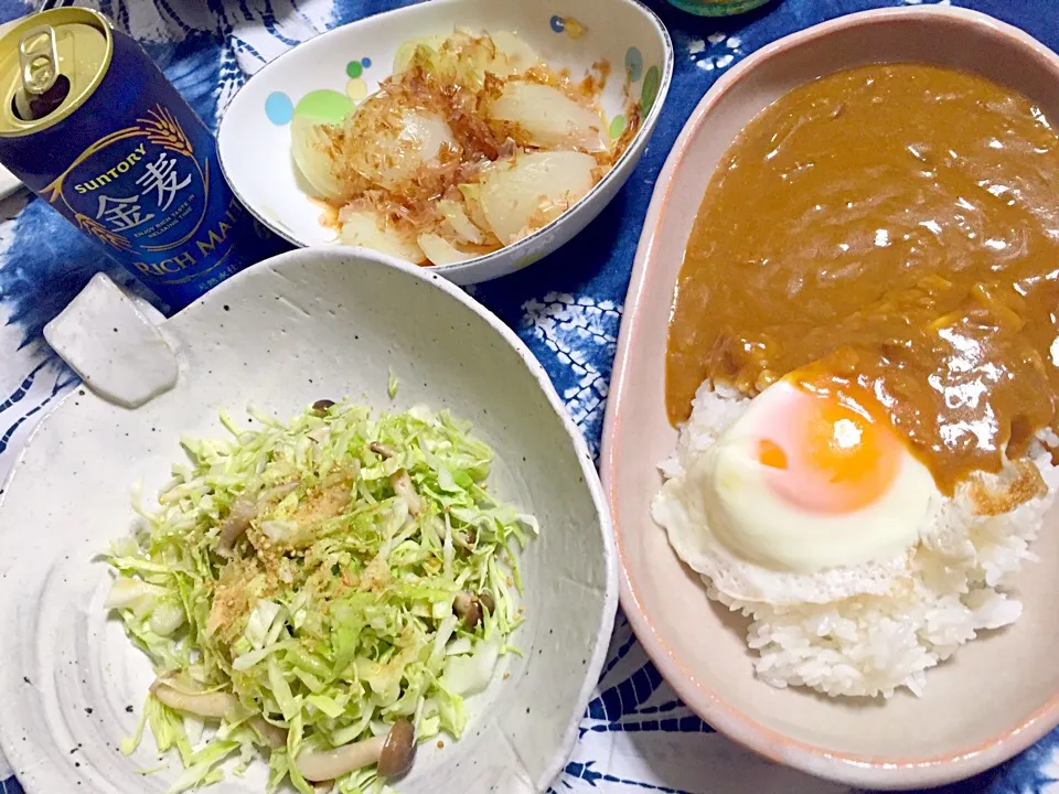 Snapdishの料理写真:２日目カレーщ(ﾟдﾟщ)ｶﾓｰﾝ❤️目玉焼きのっけ|さくたえさん