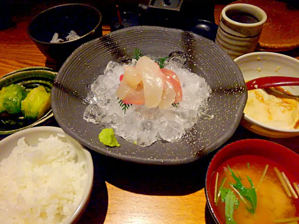 Snapdishの料理写真:銀平のお造り定食|うたかた。さん