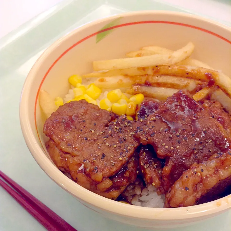 ペッパービーフ丼|ももじり♡さん