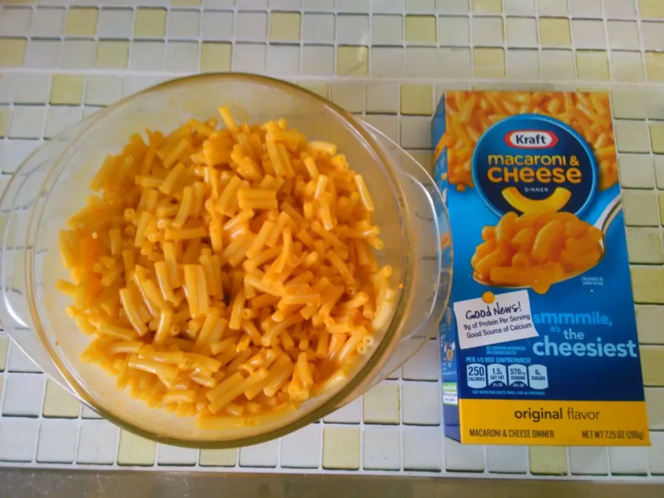 southern soul food! cheese mac.
luv em to death.

アメリカ南部のソウルフード、チーズマカロニ。
日本では、コストコにしか売ってないのが難。|tahitiaさん