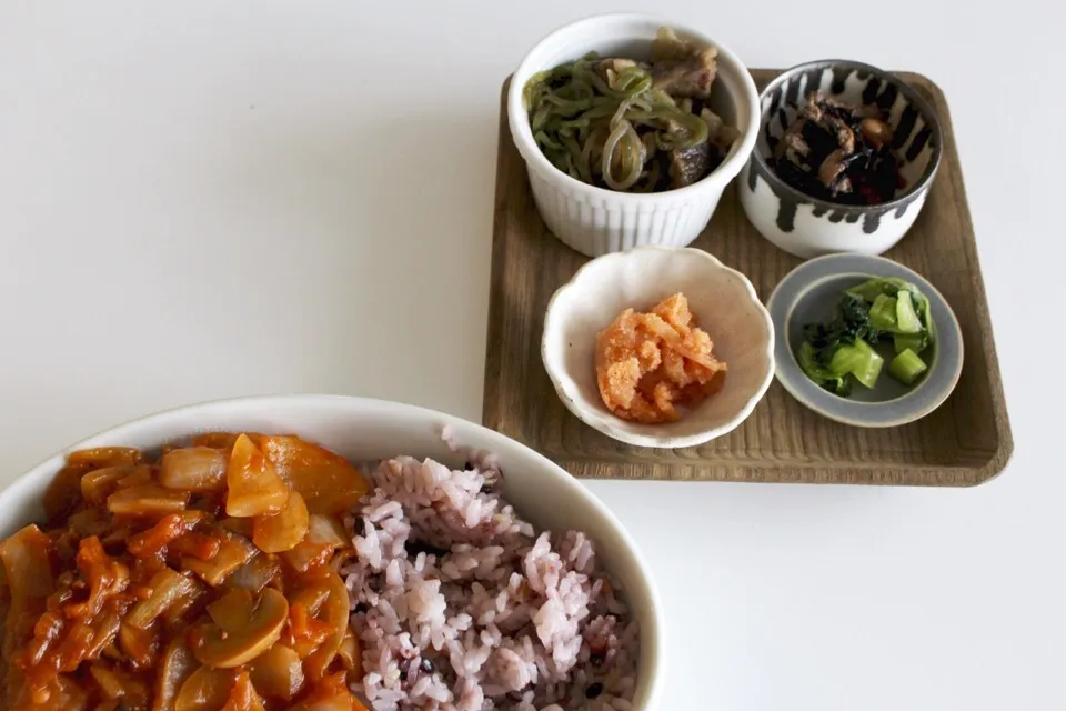 昨日の昼ごはん
お母さんからいただいたトマトソースを中心に😁|もも太郎さん