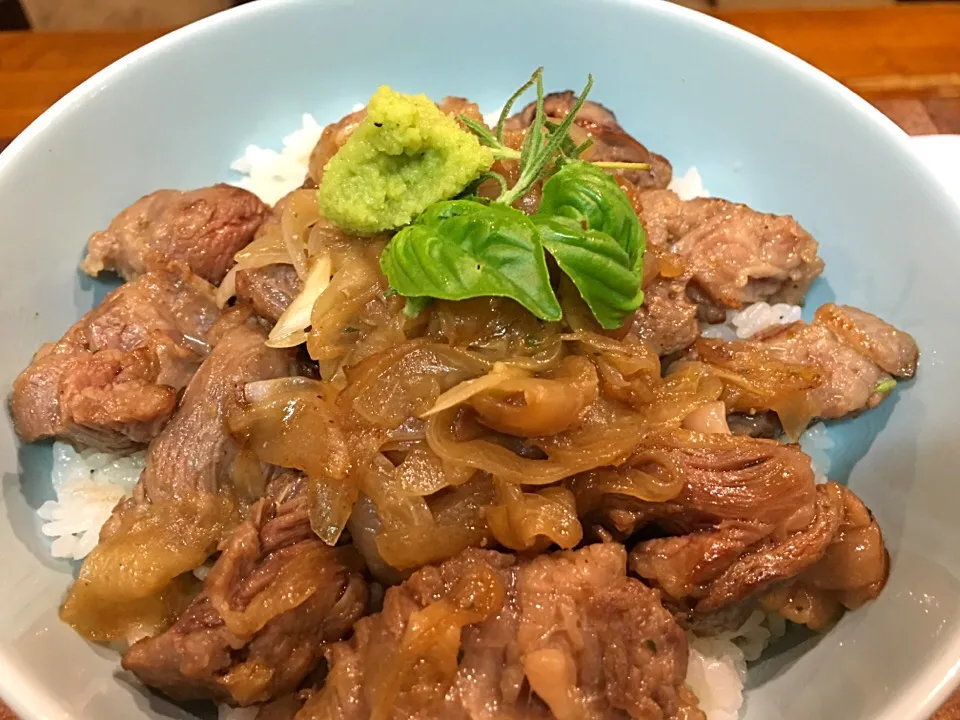 Snapdishの料理写真:自分賄い飯
シャリアピンステーキ丼|ちゅら夏さん