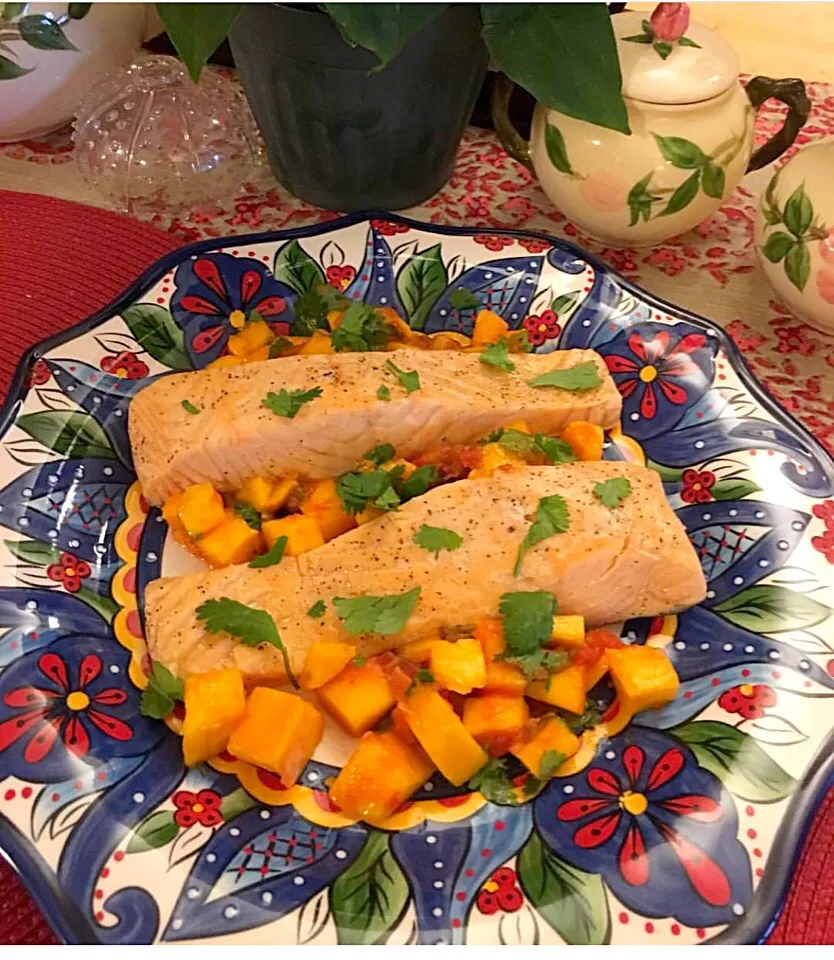 Broiled salmon with mango salsa|🌺IAnneさん