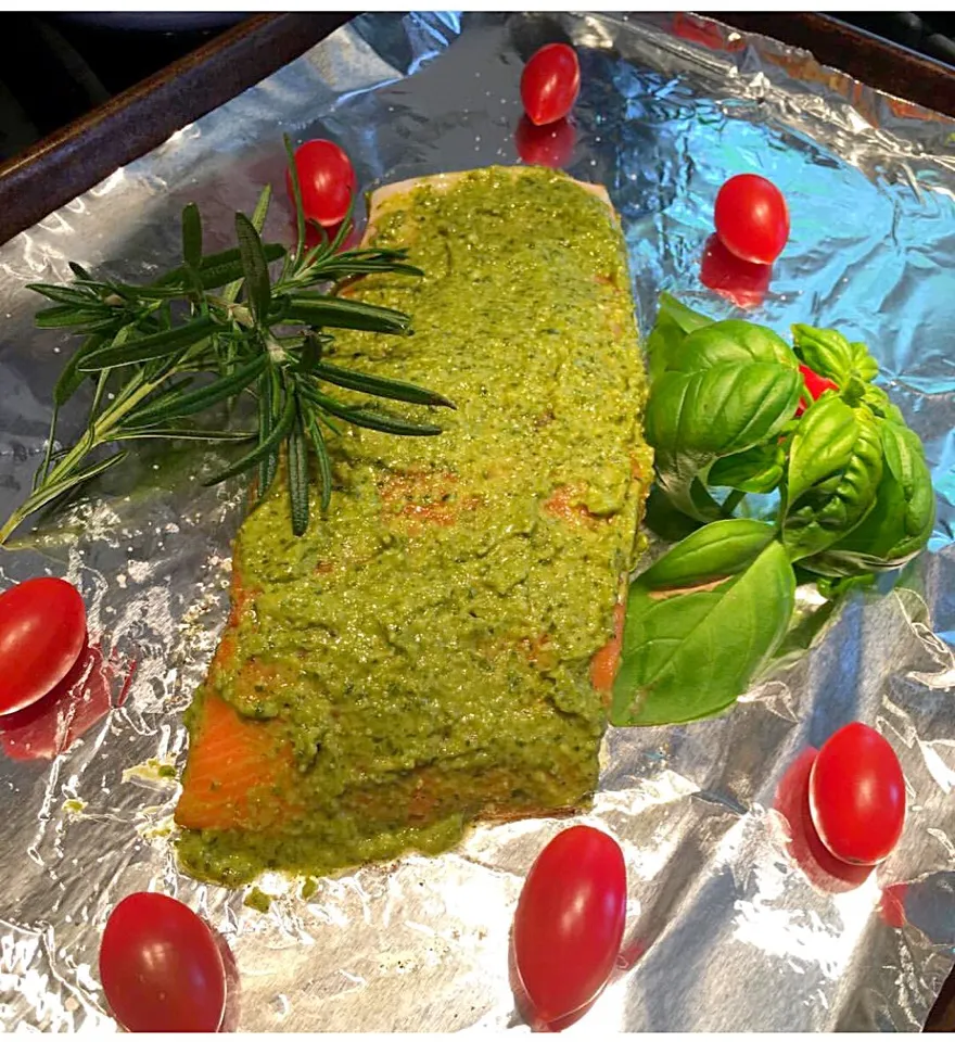 Salmon topped with italian pesto IL Forteto pecorino cheese and italian basil|🌺IAnneさん