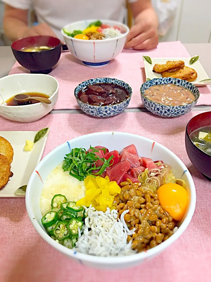 混ぜのっけ丼
豆腐とワカメのお味噌汁
玉ねぎの厚揚げ焼き
沖漬けホタルイカ
塩辛|チャンプさん