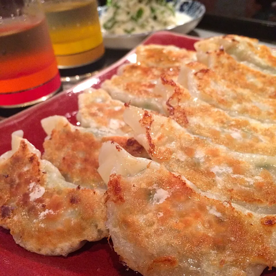 ナメダ餃子房☆最近ジョスの間では餃子にワイーンだとか〜ʕ-̼͡-ʔいえいえナメダは大昔からですッ#ナメダ餃子|七海さん