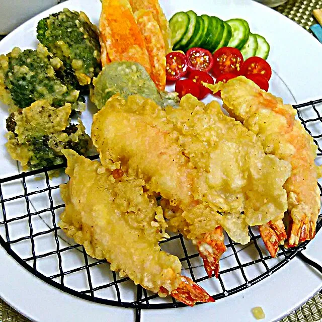 Snapdishの料理写真:mixed tempura..|Lohan Brownさん