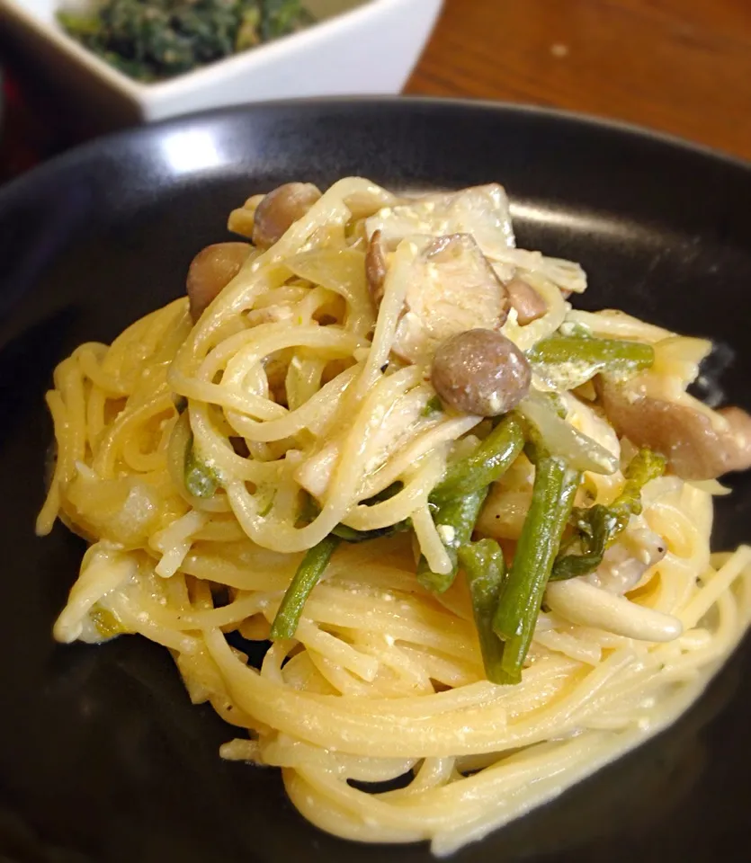 昼ごはん しめじと菜の花漬けの豆乳クリームスパ|ぽんたさん