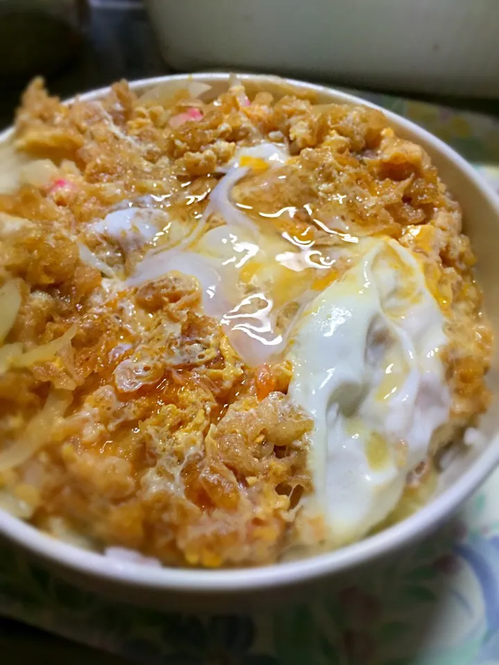 金子屋の揚げ玉でたぬき丼を頂きます！
質の高いごま油の香りが食欲をそそります(^-^)/|ギムレットさん