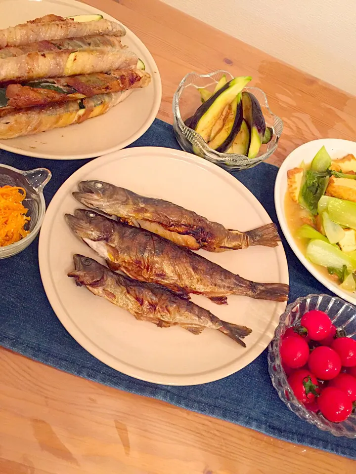 今日の夕飯 
イワナ
ズッキーニ肉巻
水ナス
厚揚げとチンゲン菜|mipoさん