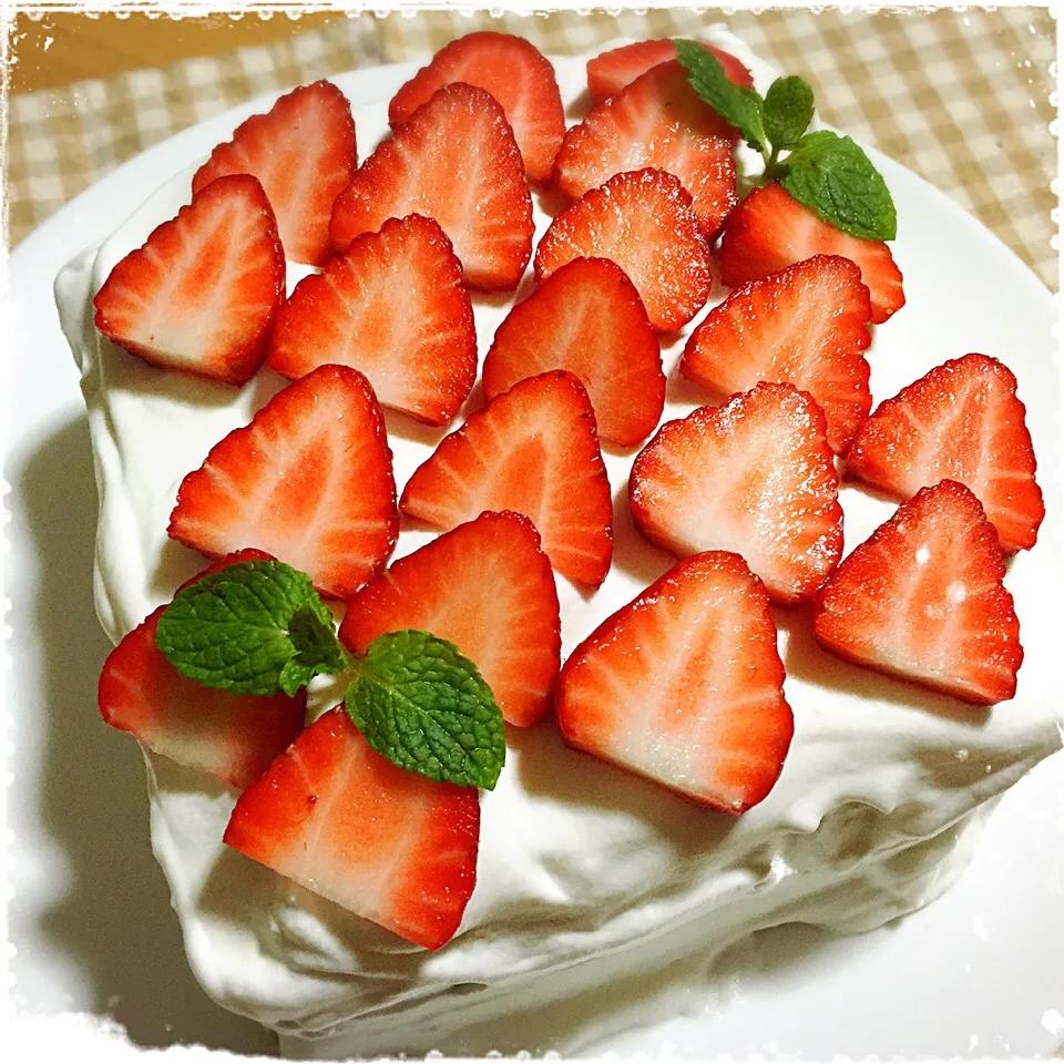 生クリームたっぷり🍓イチゴケーキ|Makikoさん