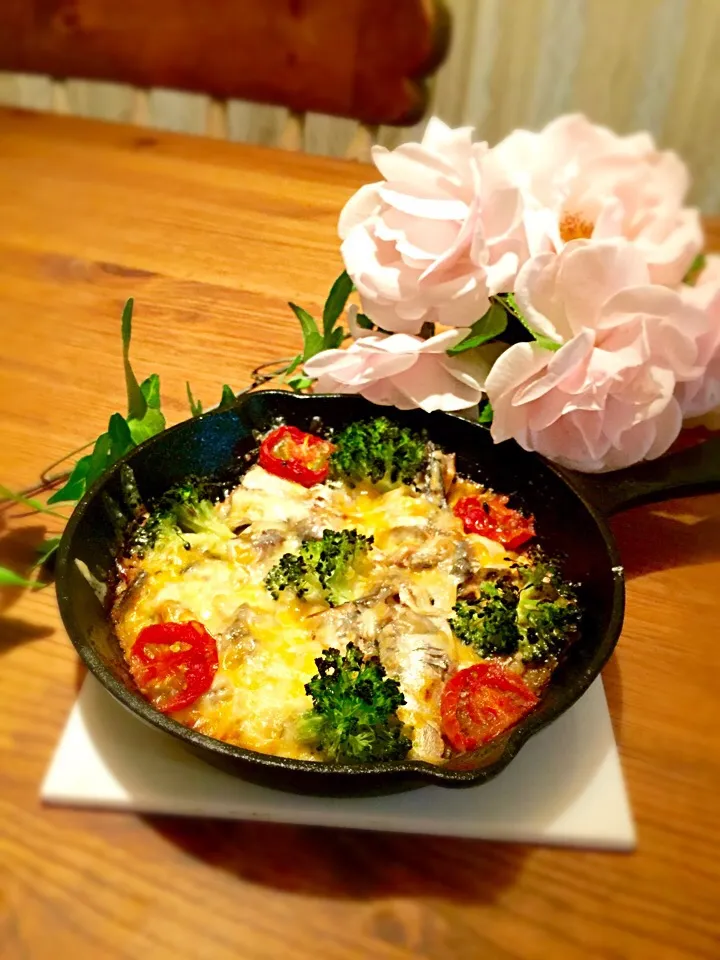 桜央里さんの料理 鯖缶とお野菜のチーズ焼き💖|カタツムリさん