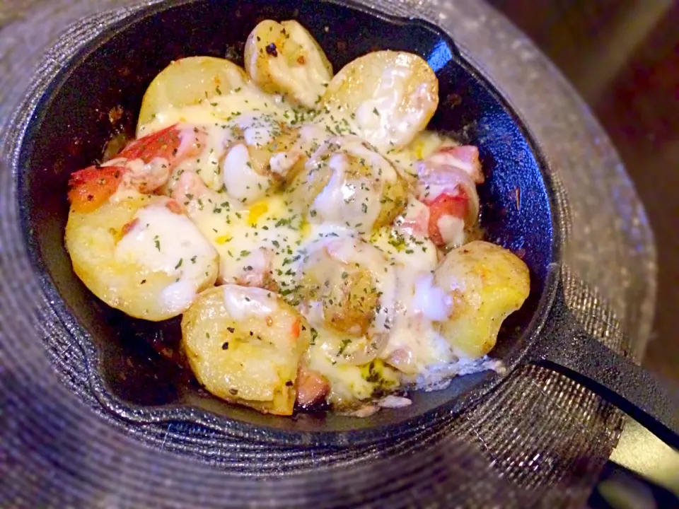 スキレットで新じゃがのチーズ焼き|エヴァちんさん