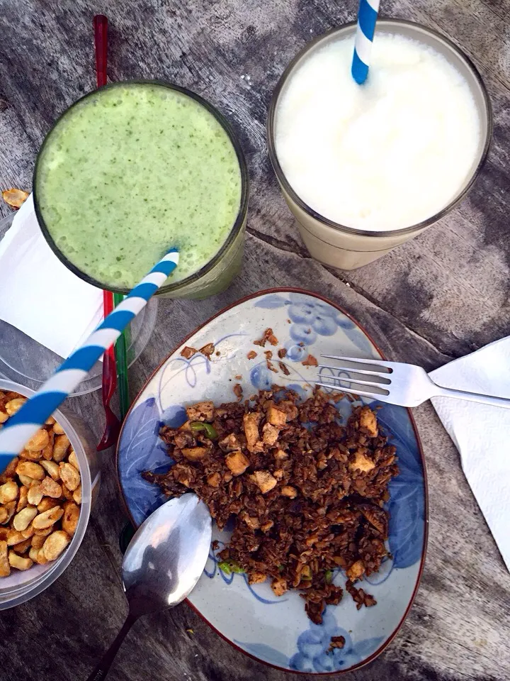 Pineapple-Cucumber Shake, Guyabano-Yogurt Smoothie, Toasted Caramel Peanuts, Banana Heart Sisig|Nyam | 照ちゃんさん