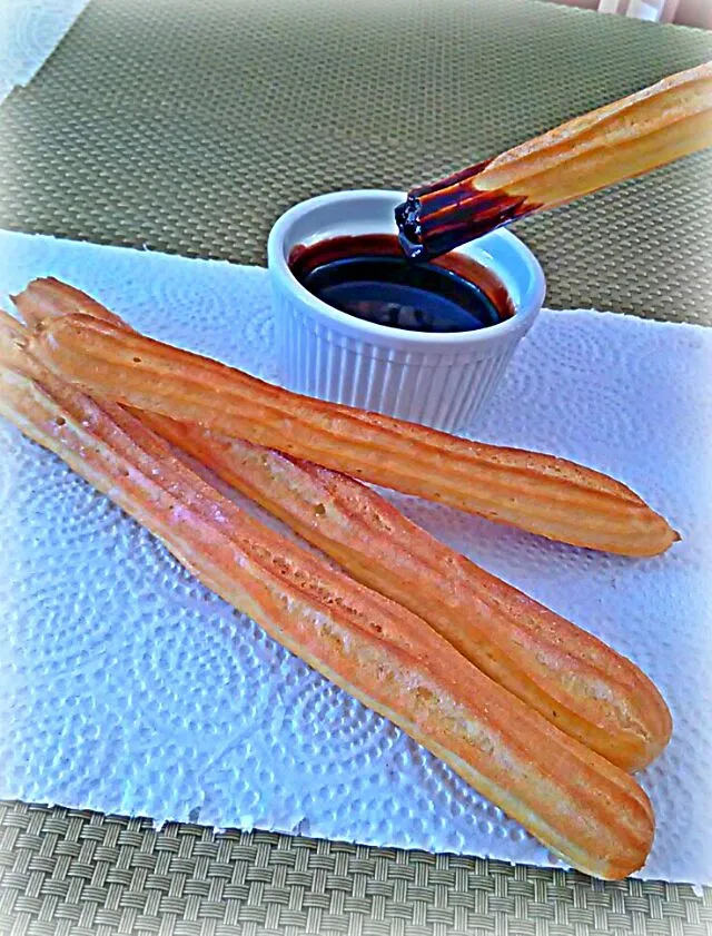 churros con chocolate|Lohan Brownさん