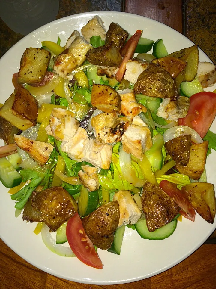 Garden Salad w/ Chicken&Roast Potatoes|Milka Papricaさん