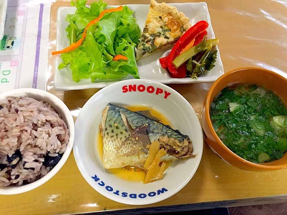 晩ご飯🐟鯖味噌とキッシュ|かわちさん