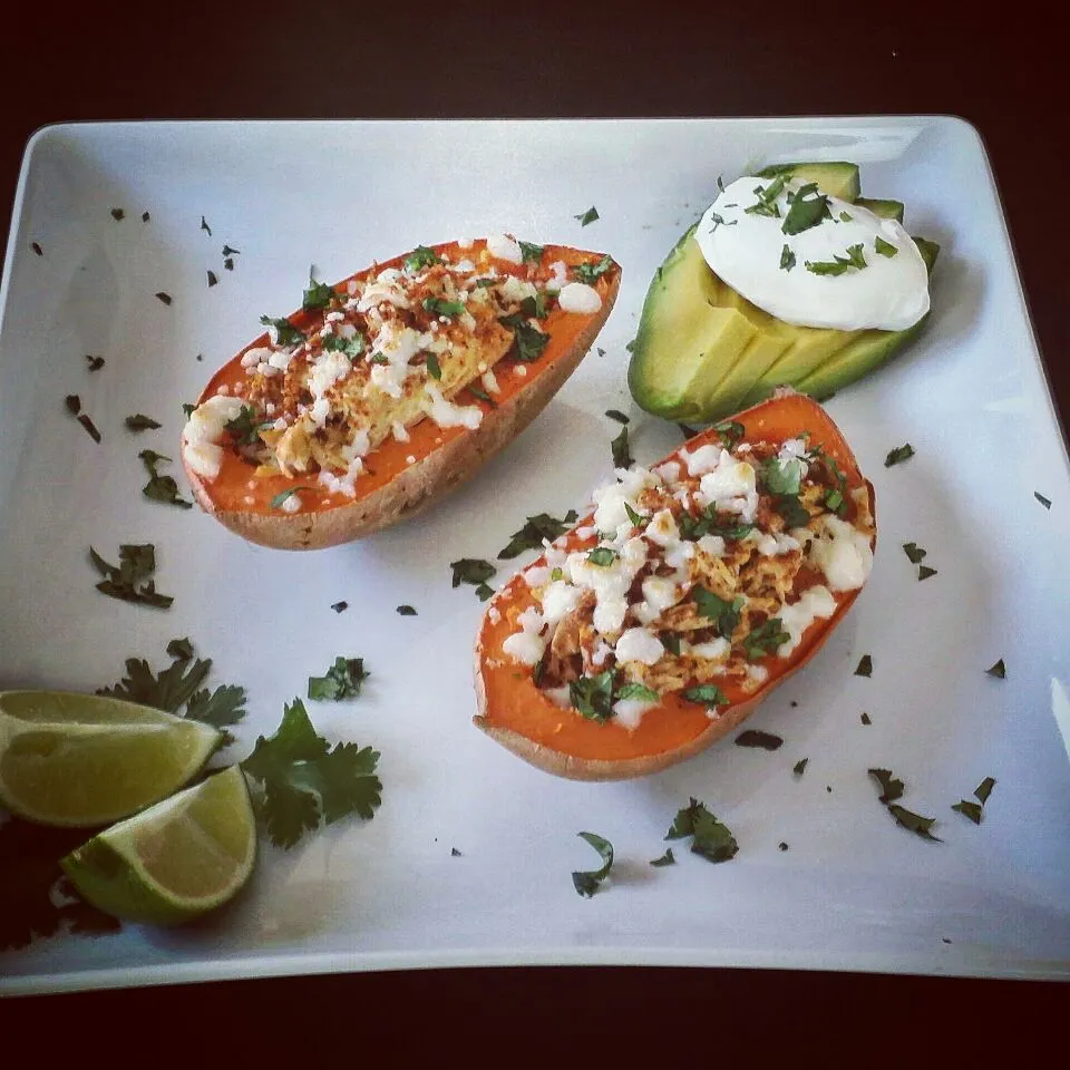 Chipotle Chicken Stuffed Sweet Potatoes w/ Queso Fresco|Chef Cam Wolfeさん