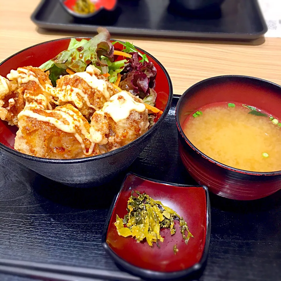 鶏唐マヨ丼|ヒロリンさん